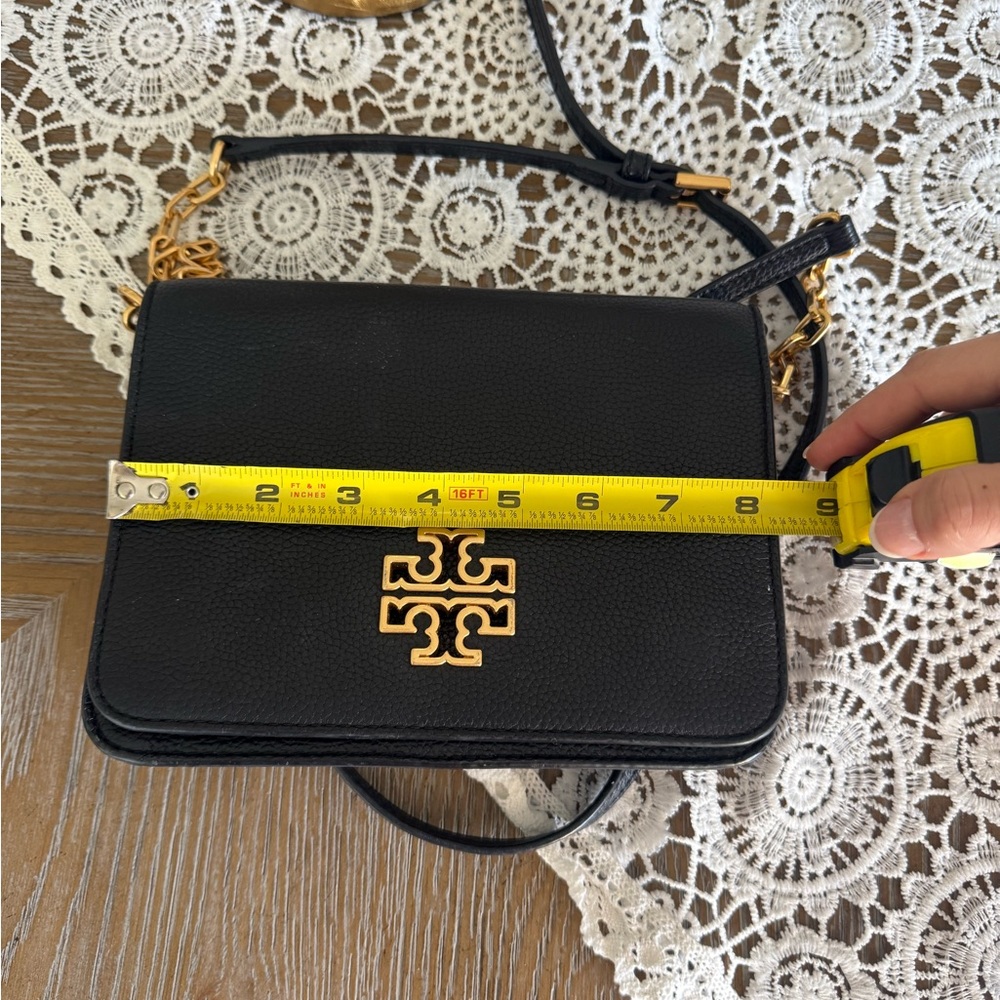 Tory Burch Black Crossbody Bag with Gold Logo - Picture 14 of 16